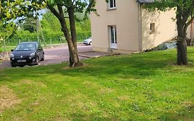 L Etablissement Gold Beach Propose 1 Hebergement , Maison 80M2 Avec Terrain 500M2, Parking Prive A 4 Min Du Port Artificiel D Arromanches, Services Accueil Personnalise, Lits Faits, Serviettes, Menage, Netflix, Wifi