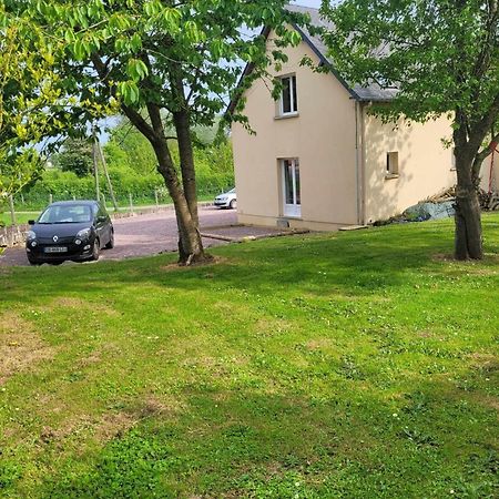 L Etablissement Gold Beach Propose 1 Hebergement , Maison 80M2 Avec Terrain 500M2, Parking Prive A 4 Min Du Port Artificiel D Arromanches, Services Accueil Personnalise, Lits Faits, Serviettes, Menage, Netflix, Wifi Ryes Buitenkant foto
