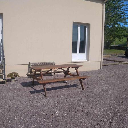 L Etablissement Gold Beach Propose 1 Hebergement , Maison 80M2 Avec Terrain 500M2, Parking Prive A 4 Min Du Port Artificiel D Arromanches, Services Accueil Personnalise, Lits Faits, Serviettes, Menage, Netflix, Wifi Ryes Buitenkant foto