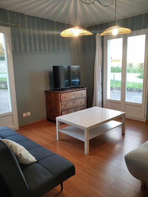 L Etablissement Gold Beach Propose 1 Hebergement , Maison 80M2 Avec Terrain 500M2, Parking Prive A 4 Min Du Port Artificiel D Arromanches, Services Accueil Personnalise, Lits Faits, Serviettes, Menage, Netflix, Wifi Ryes Buitenkant foto