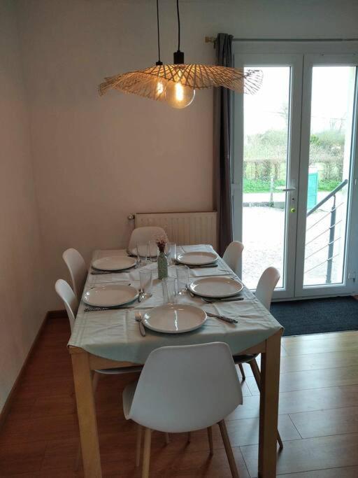 L Etablissement Gold Beach Propose 1 Hebergement , Maison 80M2 Avec Terrain 500M2, Parking Prive A 4 Min Du Port Artificiel D Arromanches, Services Accueil Personnalise, Lits Faits, Serviettes, Menage, Netflix, Wifi Ryes Buitenkant foto