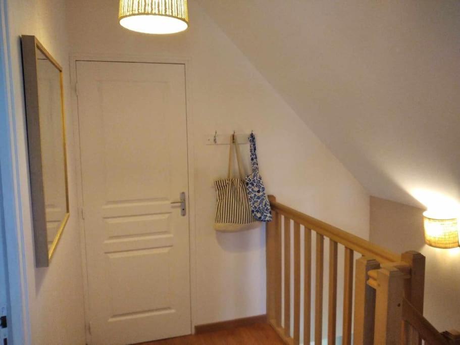 L Etablissement Gold Beach Propose 1 Hebergement , Maison 80M2 Avec Terrain 500M2, Parking Prive A 4 Min Du Port Artificiel D Arromanches, Services Accueil Personnalise, Lits Faits, Serviettes, Menage, Netflix, Wifi Ryes Buitenkant foto