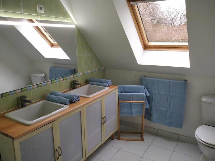 L Etablissement Gold Beach Propose 1 Hebergement , Maison 80M2 Avec Terrain 500M2, Parking Prive A 4 Min Du Port Artificiel D Arromanches, Services Accueil Personnalise, Lits Faits, Serviettes, Menage, Netflix, Wifi Ryes Buitenkant foto