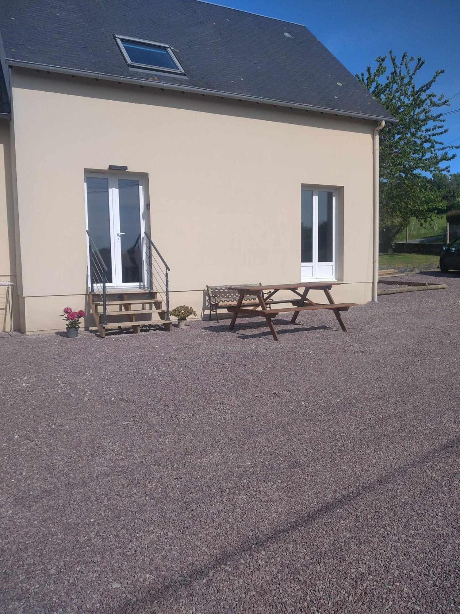 L Etablissement Gold Beach Propose 1 Hebergement , Maison 80M2 Avec Terrain 500M2, Parking Prive A 4 Min Du Port Artificiel D Arromanches, Services Accueil Personnalise, Lits Faits, Serviettes, Menage, Netflix, Wifi Ryes Buitenkant foto